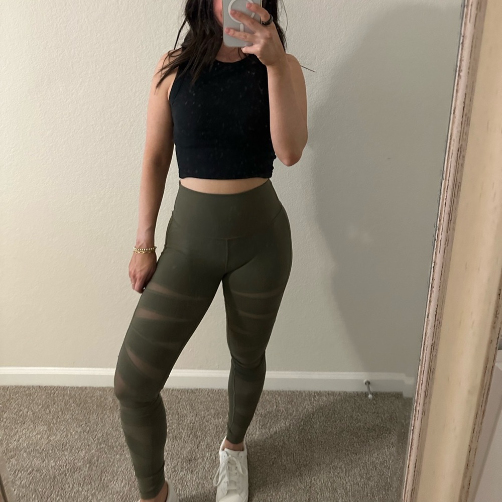 Lululemon Wonder Under High Rise 25’’ Leggings Size 6 - Green w/ mesh stripes